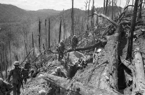 Tentera AS bergerak daripada puncak bukit selepas bertempur hampir 21 hari dengan Viet Cong. 285 tentera disyaki terbunuh.