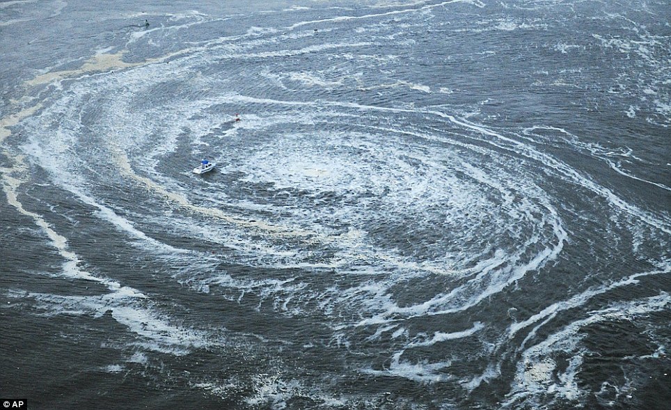 (terbaru) Gambar-gambar kedasyhatan Tsunami Jepun 